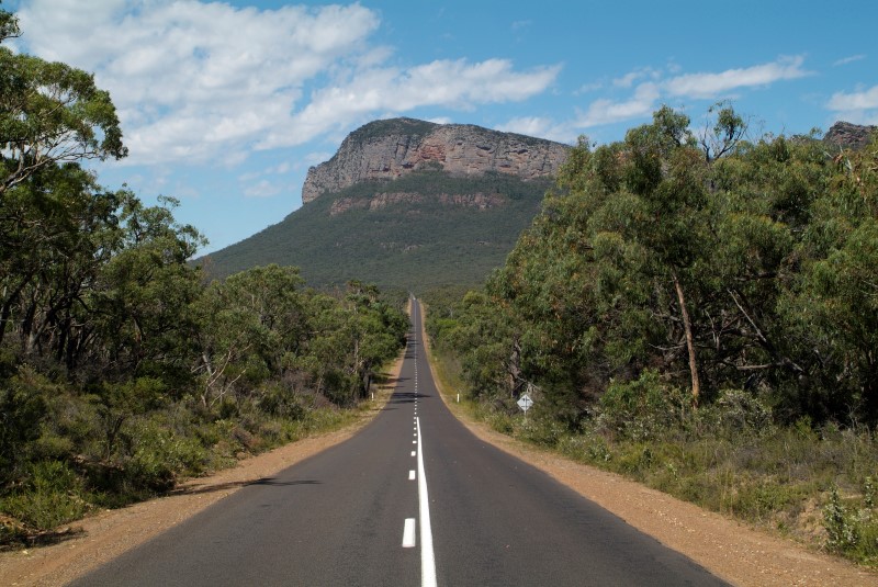 Australia, straight road to Mount Abrupt - the south end of Grampians nationalpark